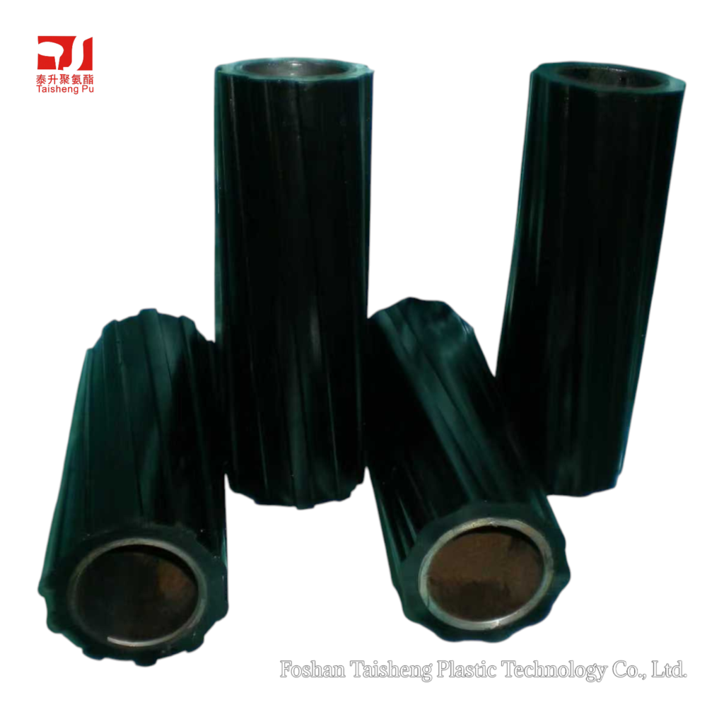 A black spiral-patterned polyurethane roller, featuring a highly durable design.